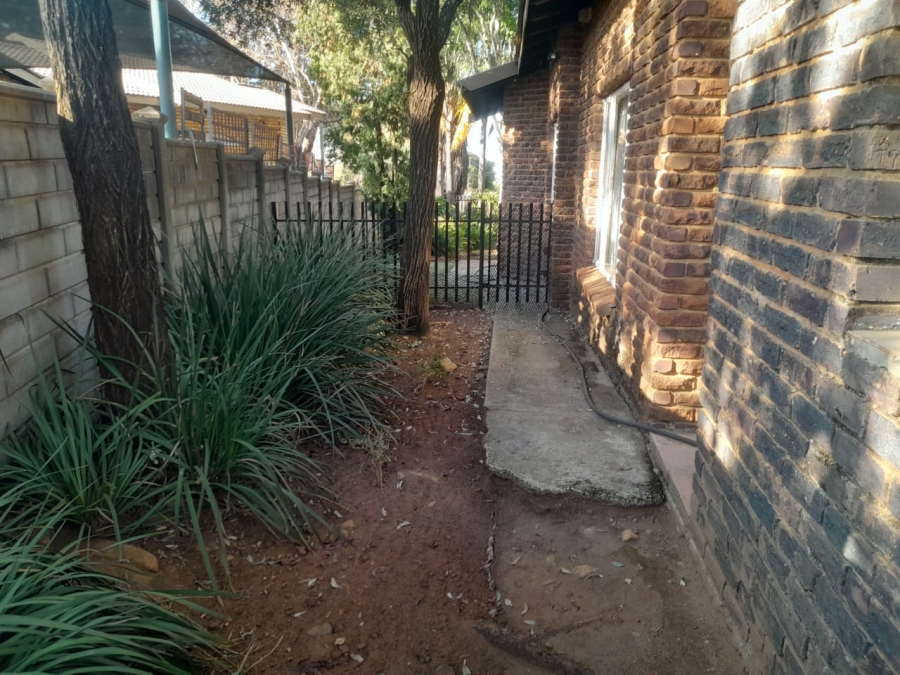 3 Bedroom Property for Sale in Geelhoutpark North West